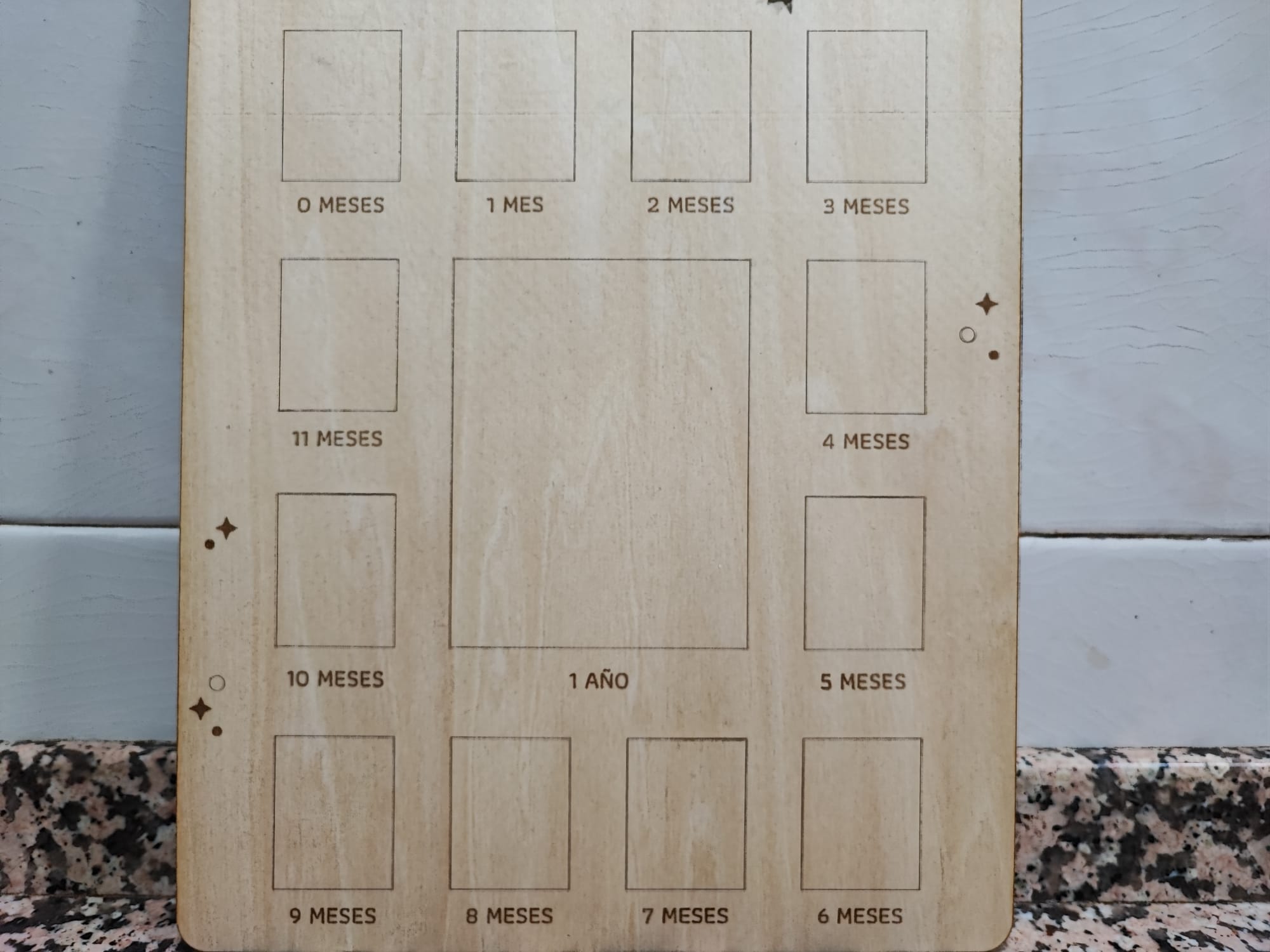 Marco de fotos 12 meses madera